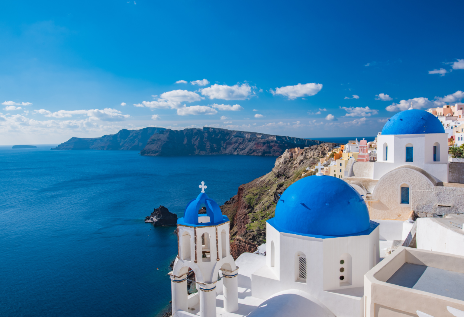 oia in santorini