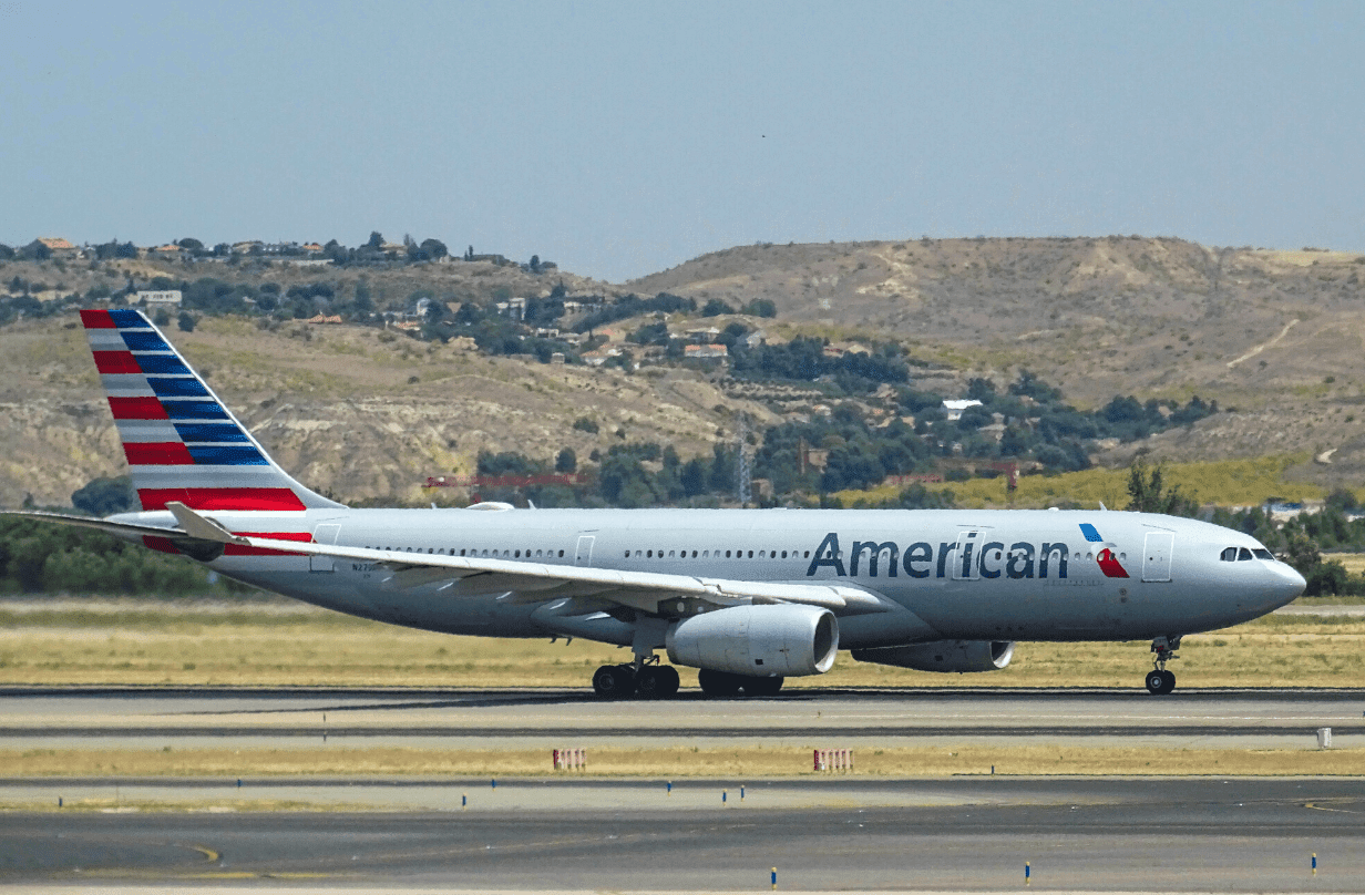 american airlines plane