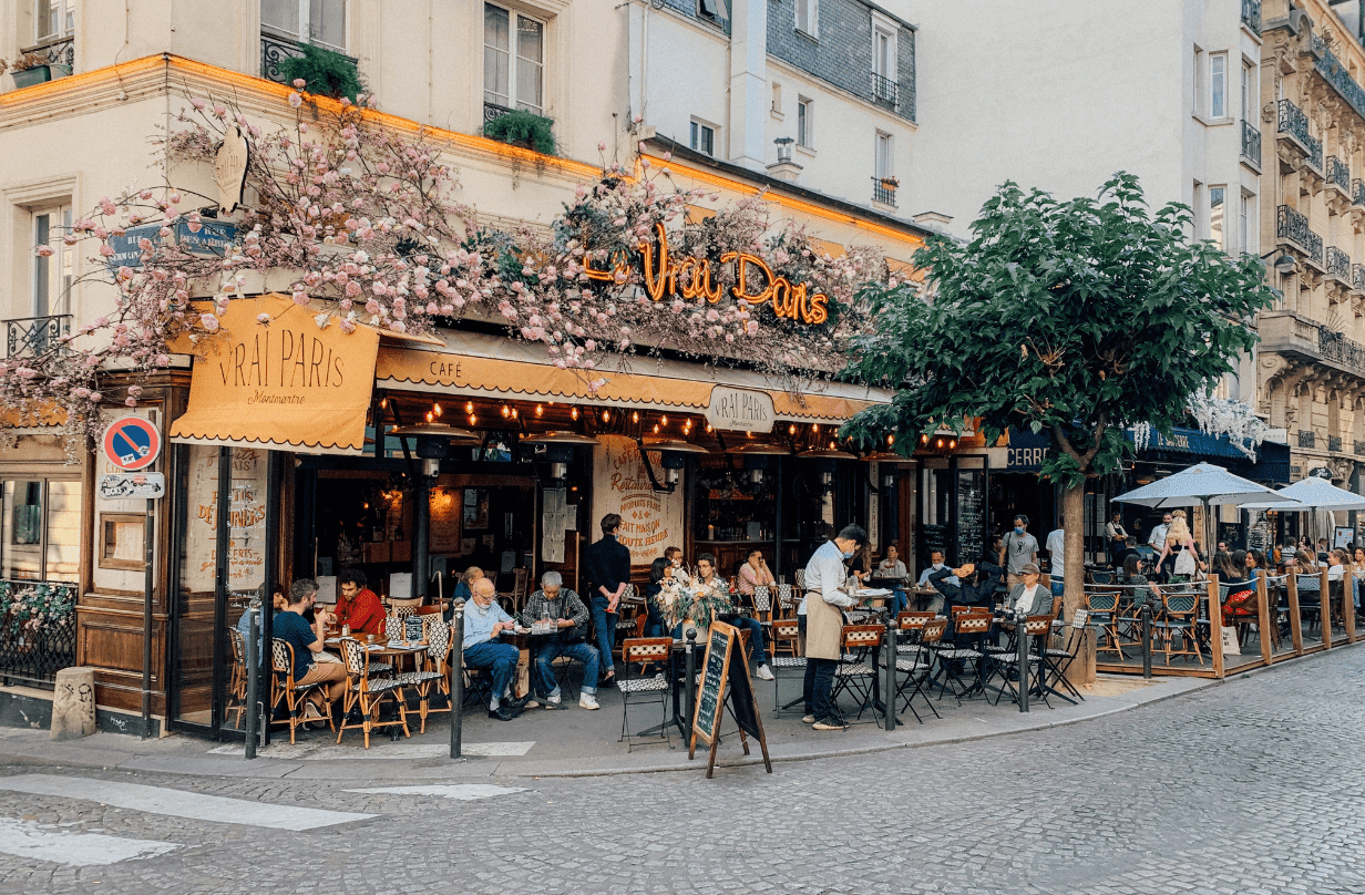 tourists eating cafe