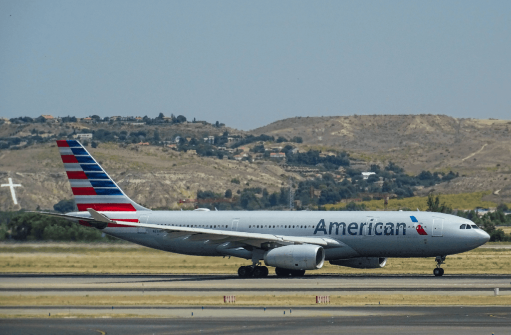 american airlines plane