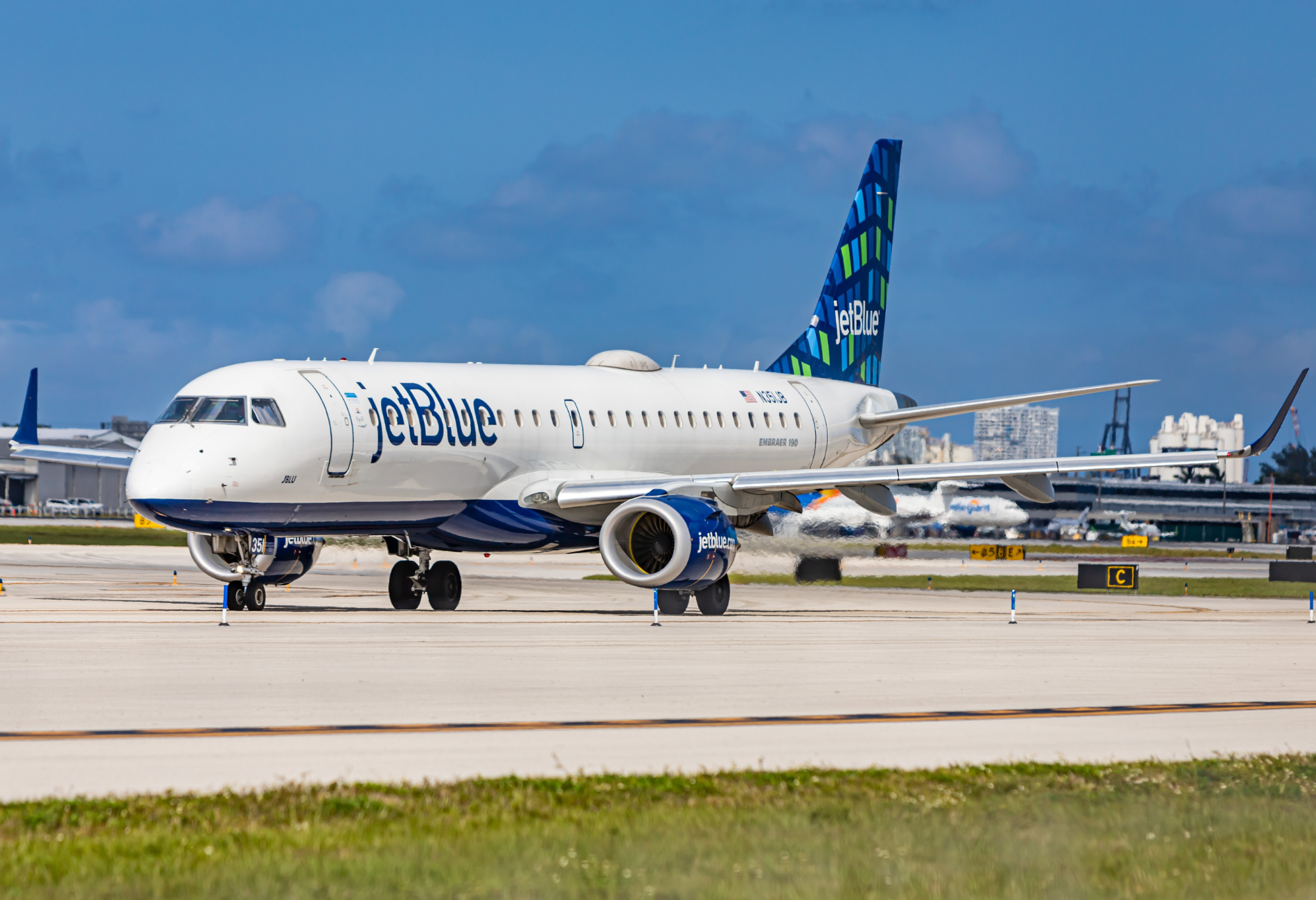 Picture of JetBlue airplane for news on the JetBlue sale