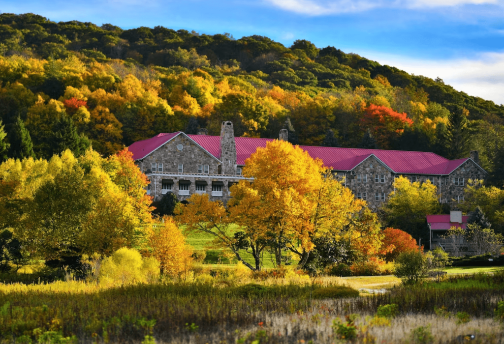 mountain lake lodge was a filming location for dirty dancing