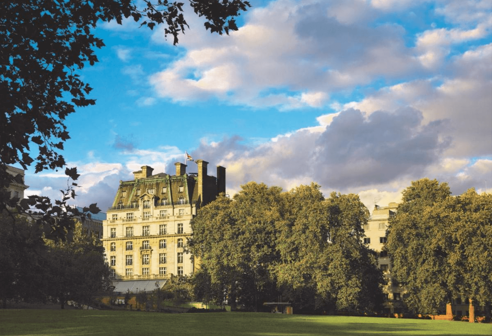 the ritz london used as a filming location in notting hill