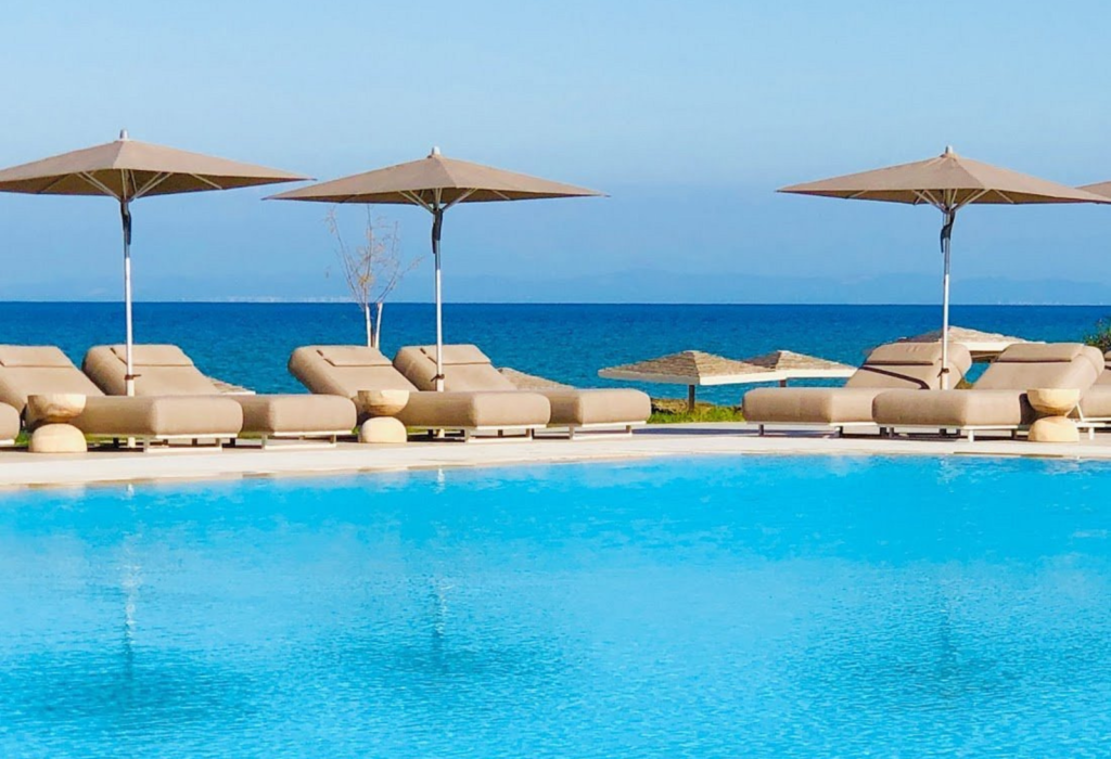 infinity pool overlooking the ocean