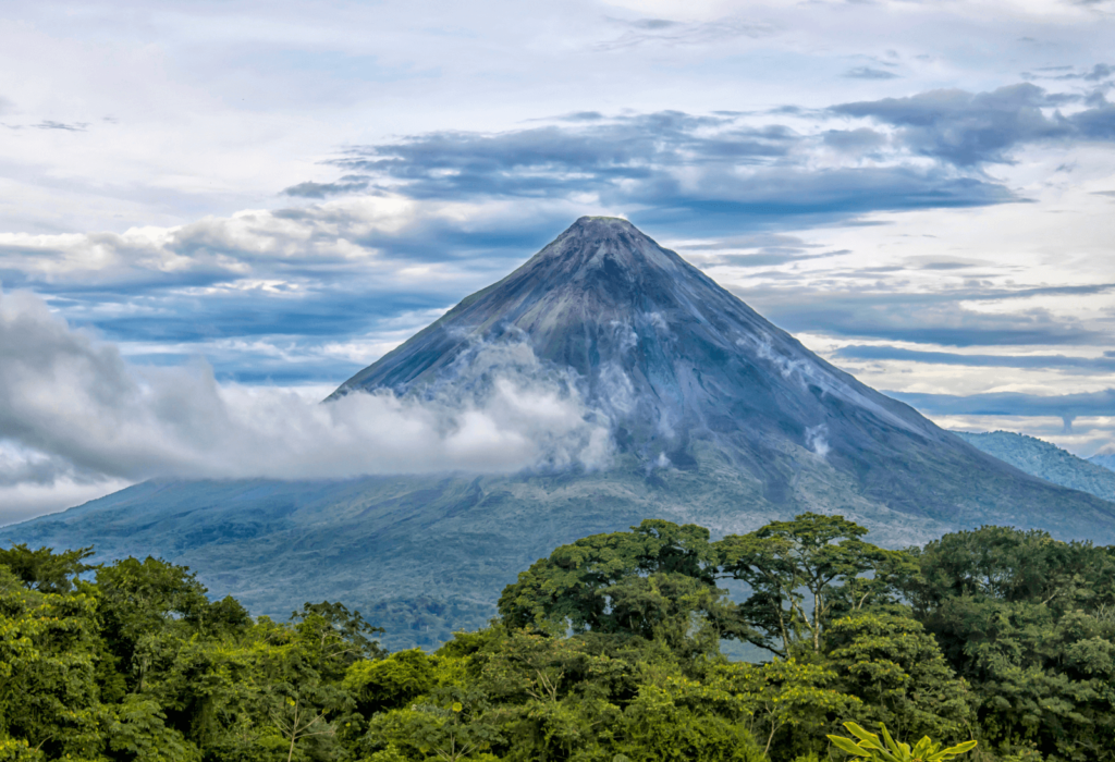 volcano in costa rica