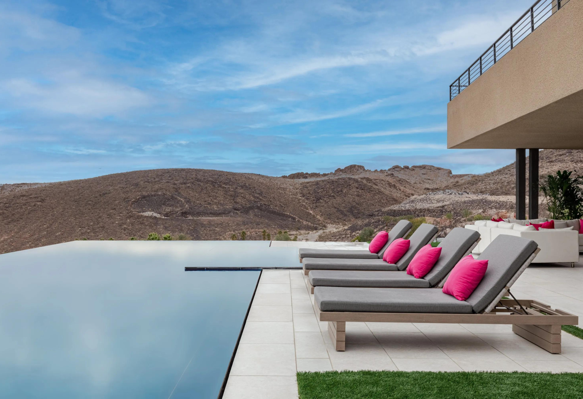 pool at airbnb las vegas home of Christina Aguilera