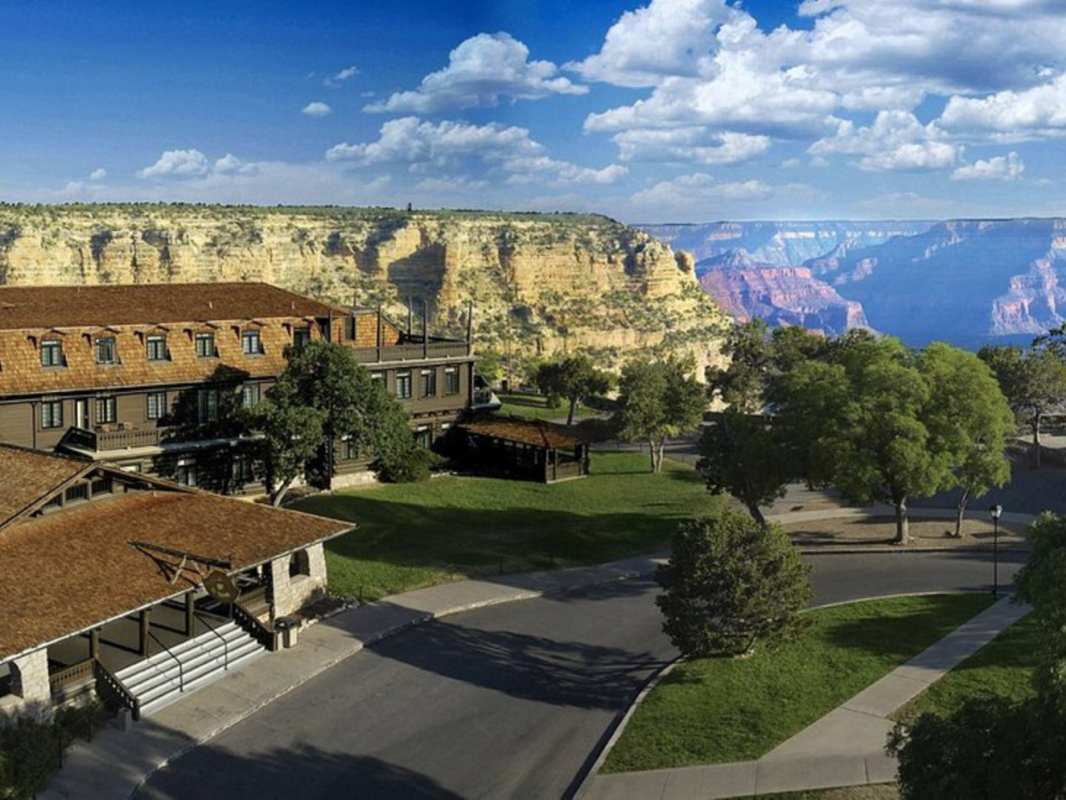 outdoor of the El Tovar Hotel property. for where to stay in the Grand Canyon