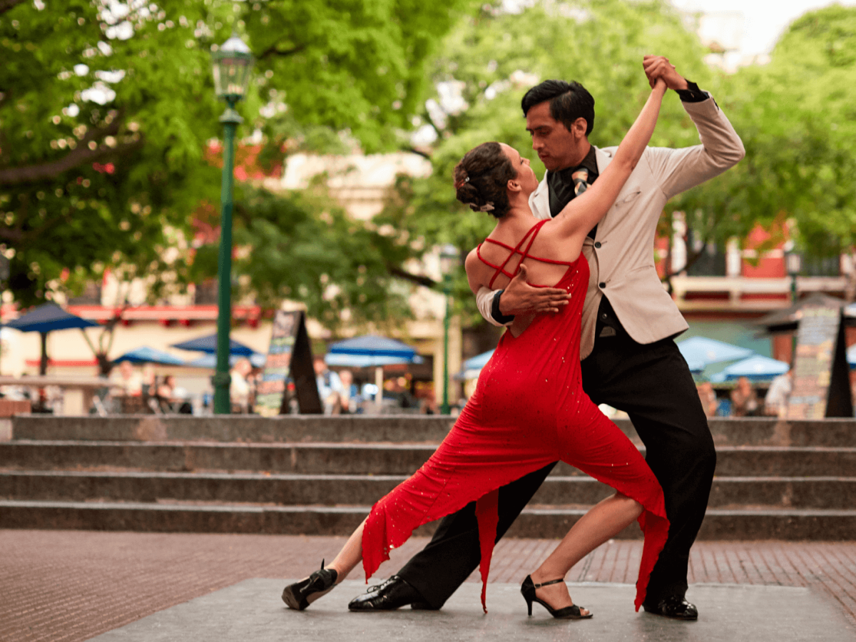 tango dancers in argentina
