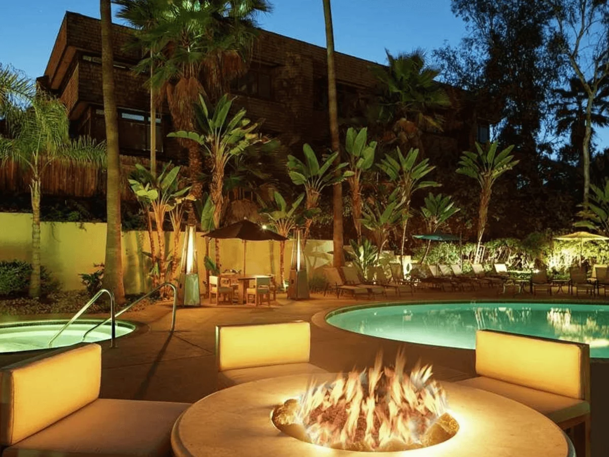 The pool area of the Double Tree hotel in San Diego at night